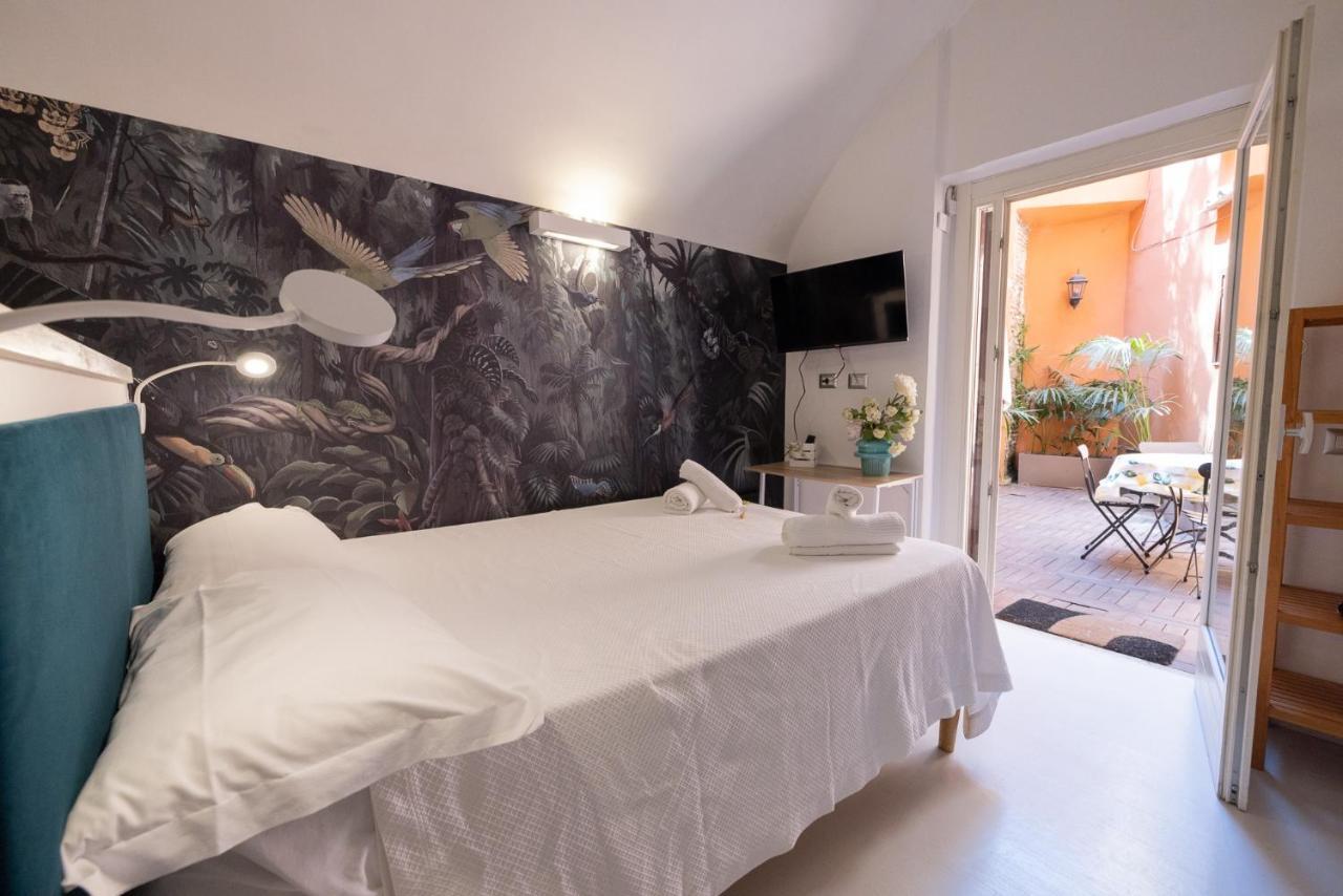Rione Monti Studio Apt With Private Garden Рим Экстерьер фото